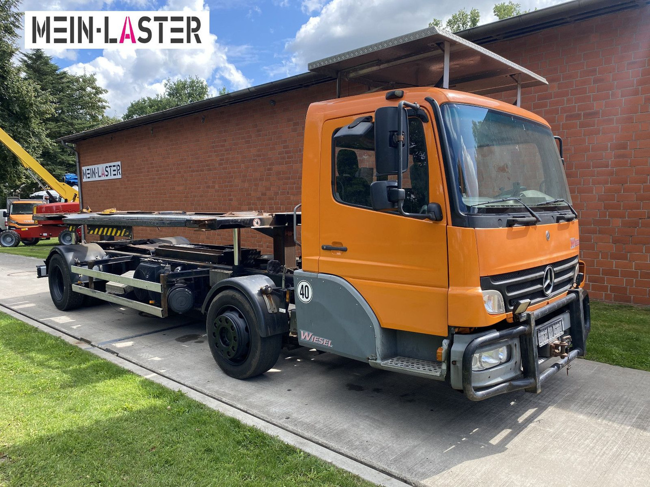 Mercedes-Benz Kamag Wiesel Umsetzter Sattelplatte - Portacontenedore/ Intercambiable camión: foto 1 Mercedes-Benz Kamag Wiesel Umsetzter Sattelplatte - Portacontenedore/ Intercambiable camión: foto 1
