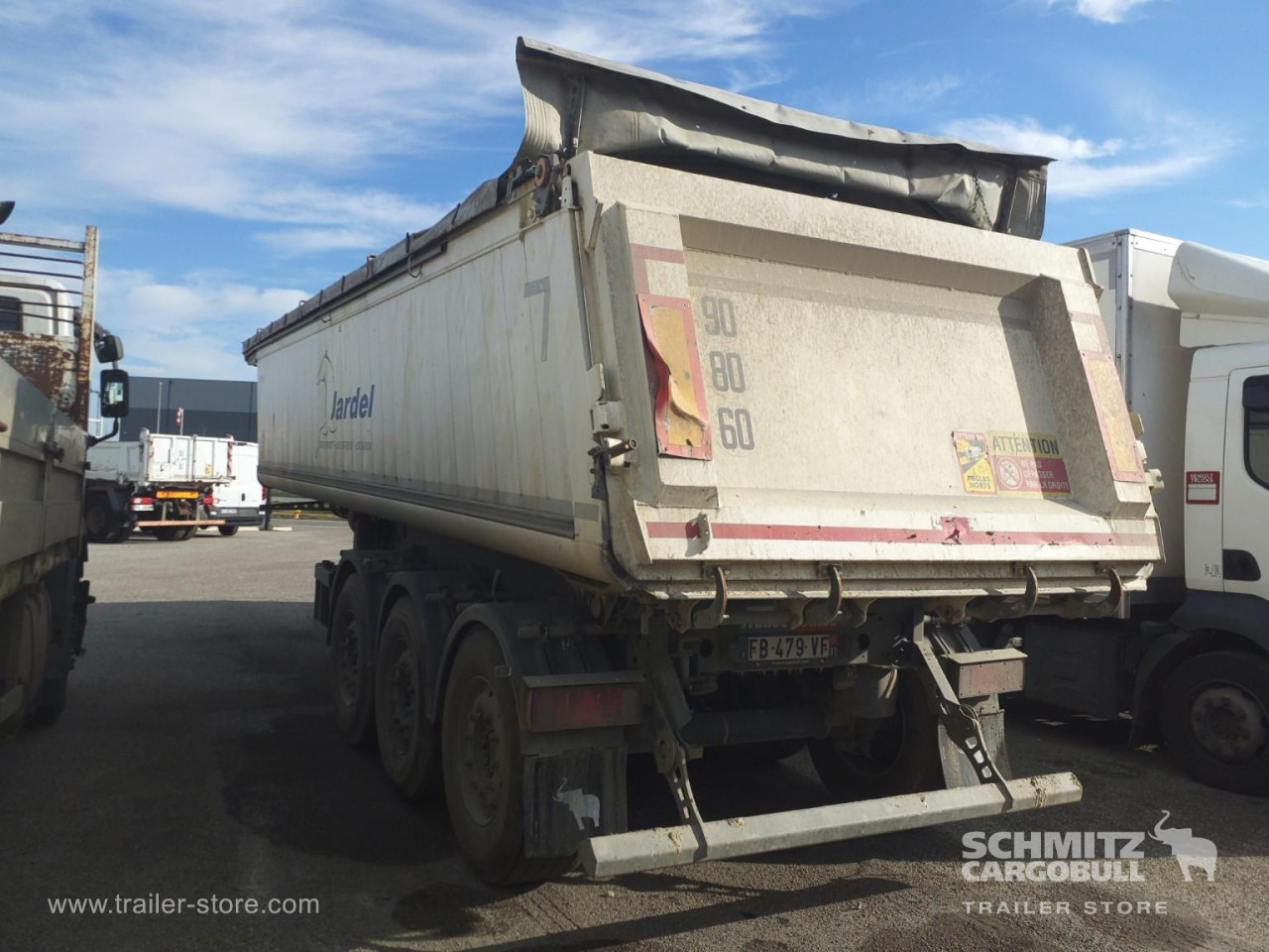SCHMITZ Tipper Alu-square sided body 24m³ - Volquete semirremolque: foto 2 SCHMITZ Tipper Alu-square sided body 24m³ - Volquete semirremolque: foto 2