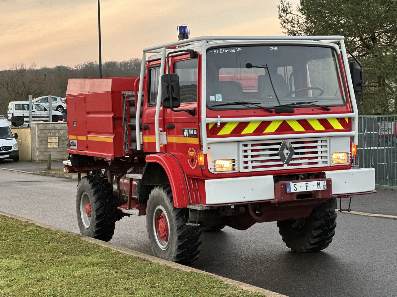 RENAULT M180 - Camión de bomberos: foto 3 RENAULT M180 - Camión de bomberos: foto 3