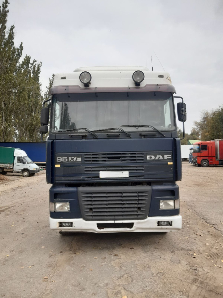 DAF 95XF380 - Cabeza tractora: foto 2 DAF 95XF380 - Cabeza tractora: foto 2
