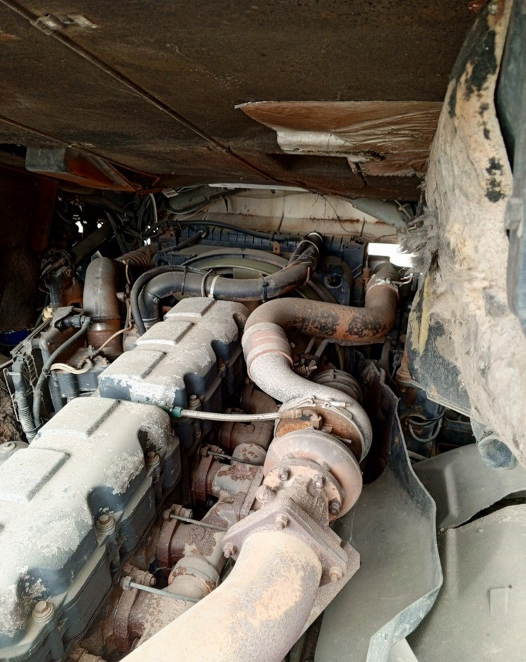 Cabeza tractora RENAULT Magnum 440: foto 11