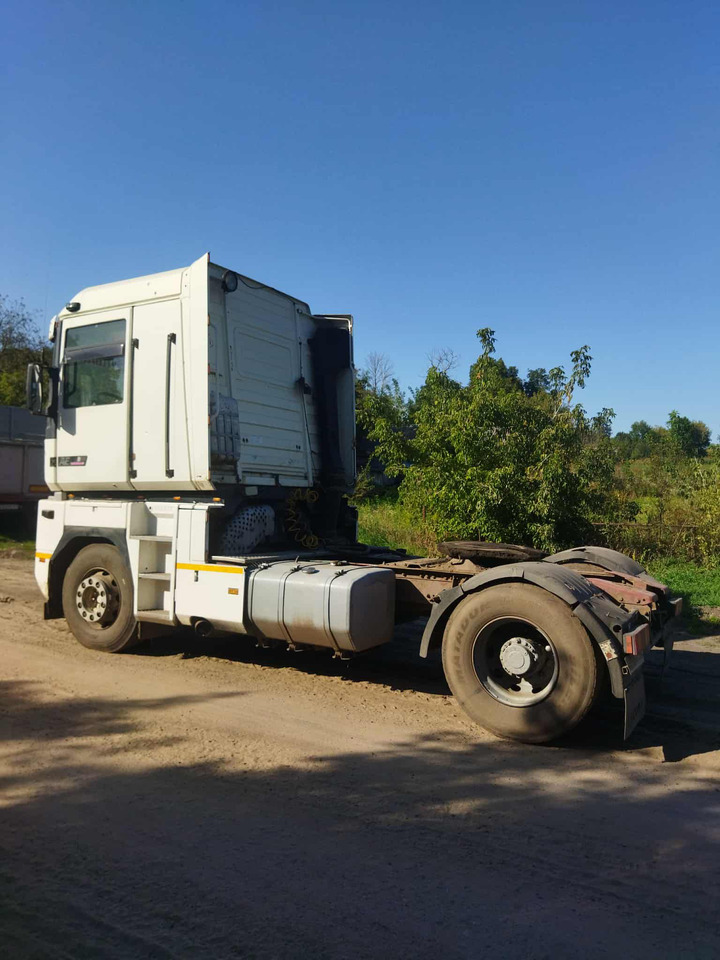 RENAULT Magnum AE420 - Cabeza tractora: foto 4 RENAULT Magnum AE420 - Cabeza tractora: foto 4
