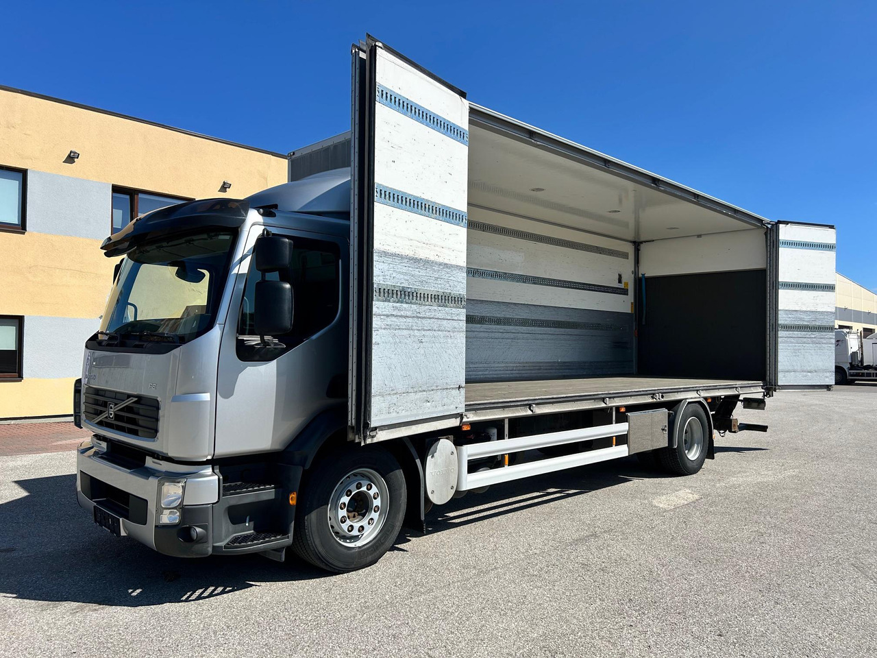 VOLVO FE260 - Camión caja cerrada: foto 3 VOLVO FE260 - Camión caja cerrada: foto 3