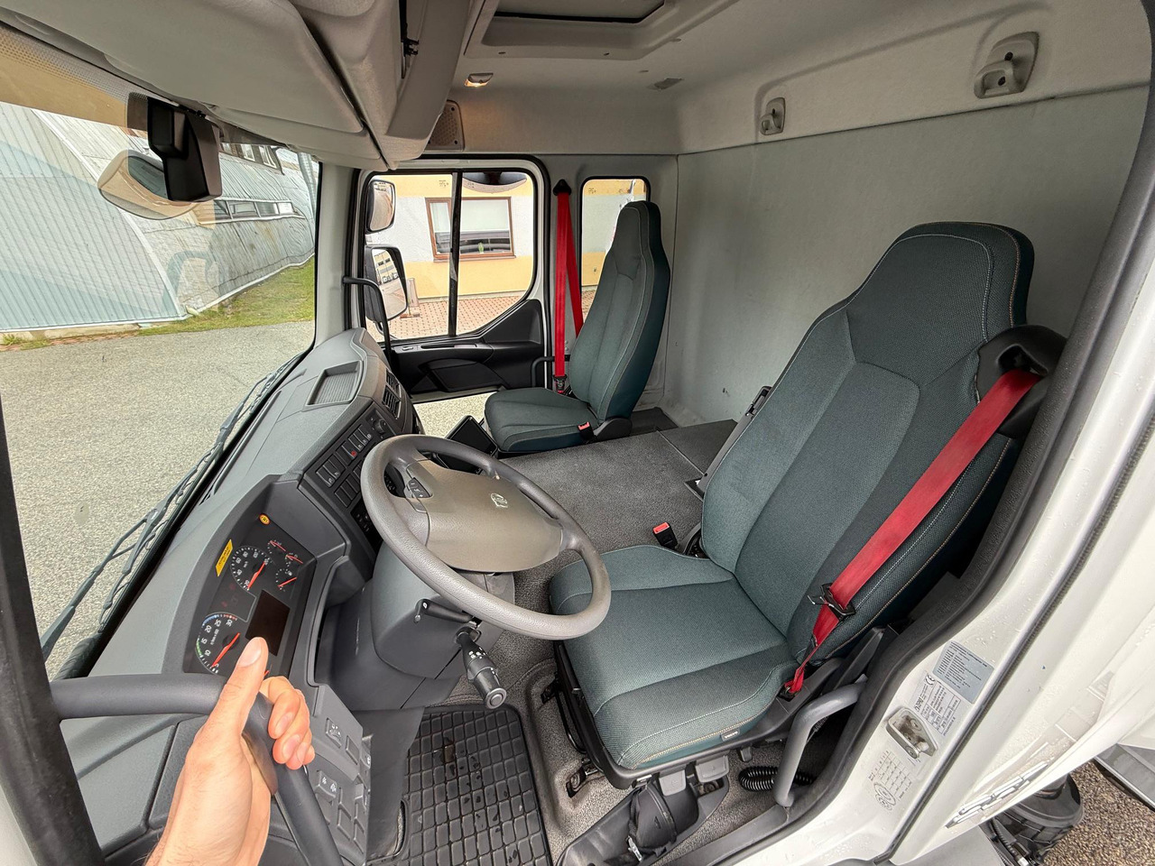 VOLVO FL250 - Camión caja cerrada: foto 5 VOLVO FL250 - Camión caja cerrada: foto 5