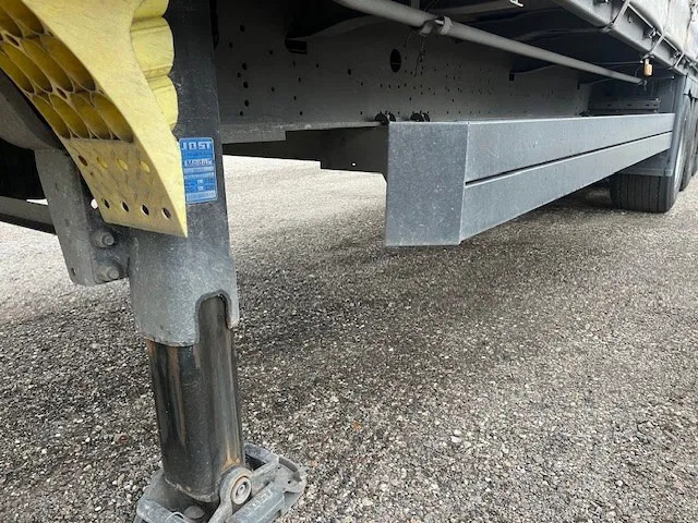 Caja cerrada semirremolque Schmitz Cargobull 5x 2018 XL vario SCB mega curtain siders with alu side boards: foto 6 Caja cerrada semirremolque Schmitz Cargobull 5x 2018 XL vario SCB mega curtain siders with alu side boards: foto 6