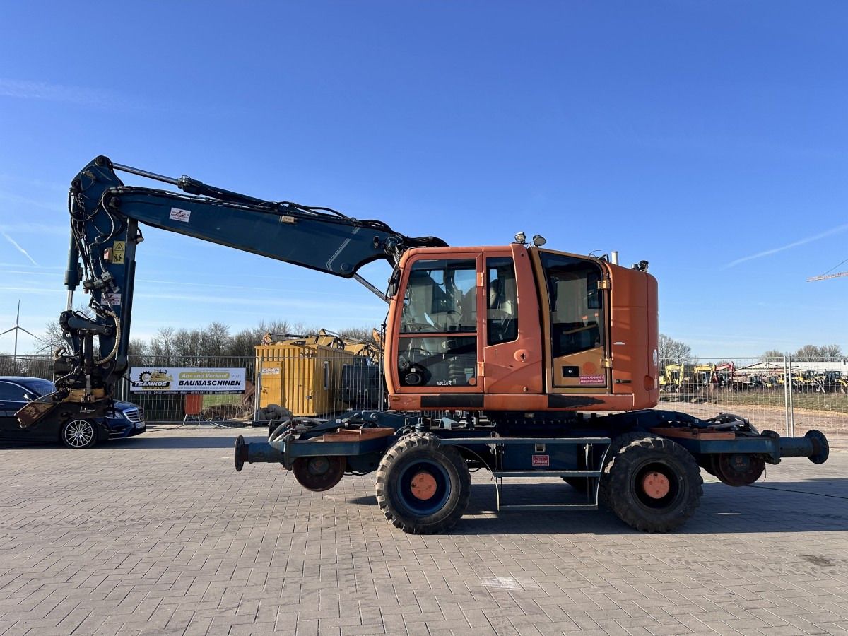 LIEBHERR Unac 22 TRR kein LIEBHERR 900 914 918 920 922 924 ZW Gleisbagger Zweiwegebagger Road Rail excavator - Excavadora: foto 1 LIEBHERR Unac 22 TRR kein LIEBHERR 900 914 918 920 922 924 ZW Gleisbagger Zweiwegebagger Road Rail excavator - Excavadora: foto 1