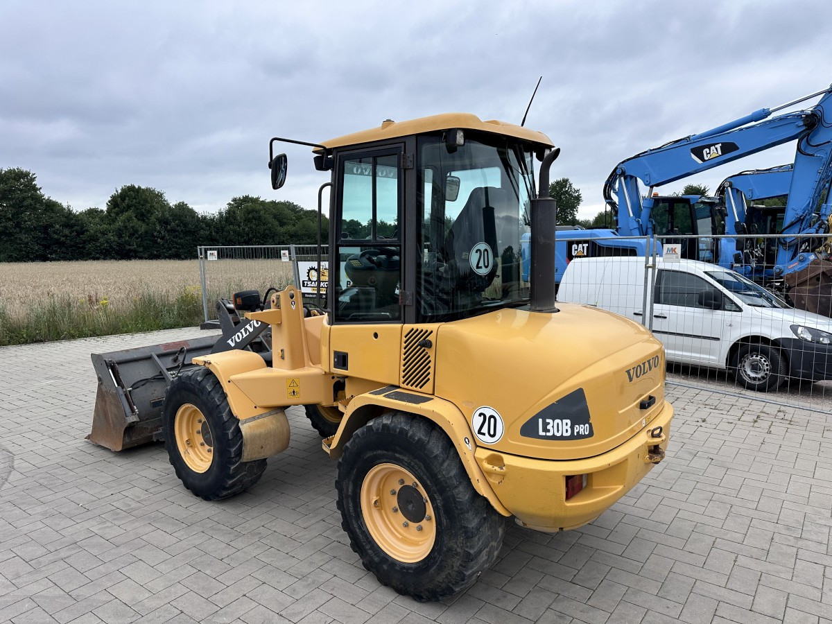 VOLVO L 30 B PRO 3er Kreis Klappschaufel+Palettengabel - Cargadora de ruedas: foto 5 VOLVO L 30 B PRO 3er Kreis Klappschaufel+Palettengabel - Cargadora de ruedas: foto 5
