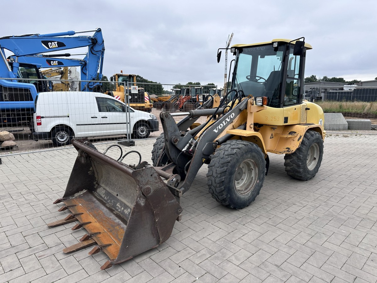 VOLVO L 30 B PRO 3er Kreis Klappschaufel+Palettengabel - Cargadora de ruedas: foto 3 VOLVO L 30 B PRO 3er Kreis Klappschaufel+Palettengabel - Cargadora de ruedas: foto 3