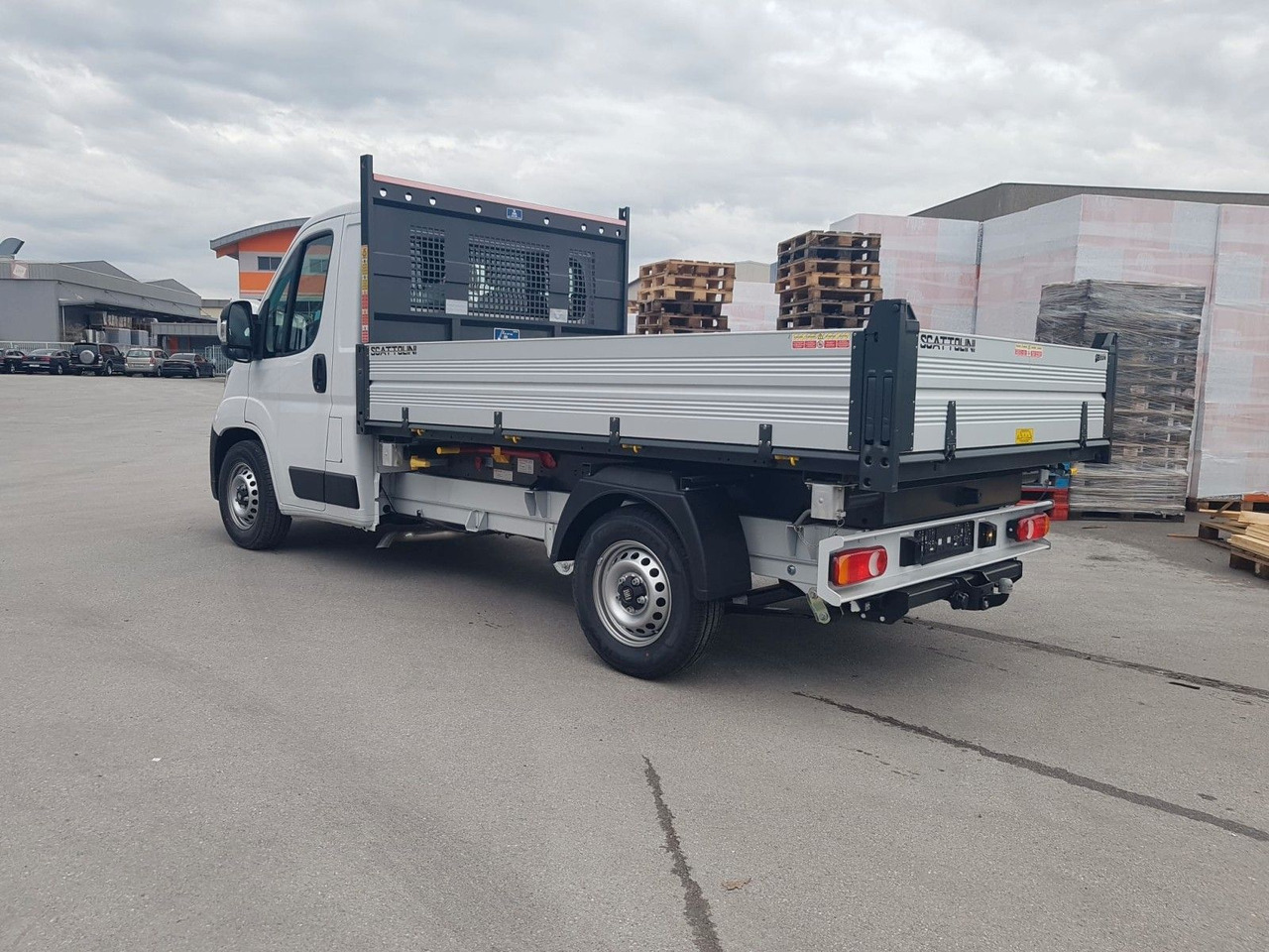 Fiat Ducato 35H L2H1 EKA 3-Seiten-Kipper 180 PS AHK - Volquete furgoneta: foto 5 Fiat Ducato 35H L2H1 EKA 3-Seiten-Kipper 180 PS AHK - Volquete furgoneta: foto 5