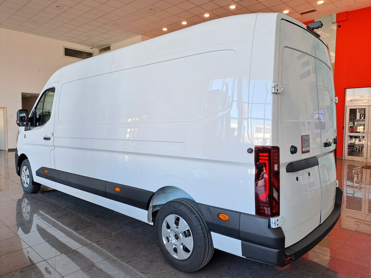 Renault Master L3H2 150 - NAV Klimaaut. Holzb. 270° - Furgón: foto 5 Renault Master L3H2 150 - NAV Klimaaut. Holzb. 270° - Furgón: foto 5