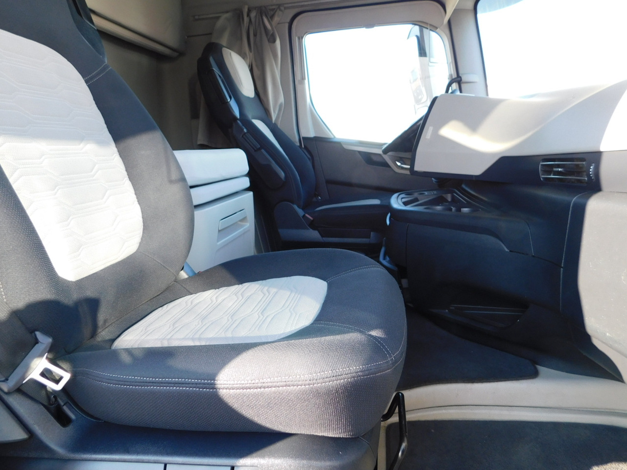 Ford F max 4x2 scab e6 12s2620 - Cabeza tractora: foto 5 Ford F max 4x2 scab e6 12s2620 - Cabeza tractora: foto 5