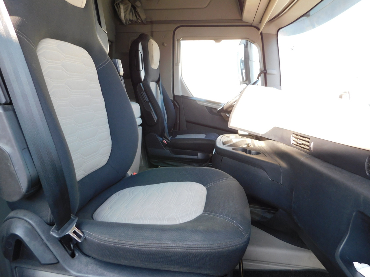 Ford F max ll 4x2 scab e6 12tx2620 - Cabeza tractora: foto 5 Ford F max ll 4x2 scab e6 12tx2620 - Cabeza tractora: foto 5