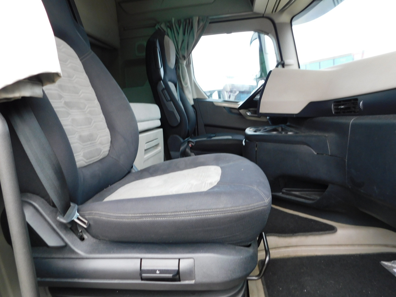 Ford F max ll 4x2 scab e6 12tx2620 - Cabeza tractora: foto 5 Ford F max ll 4x2 scab e6 12tx2620 - Cabeza tractora: foto 5