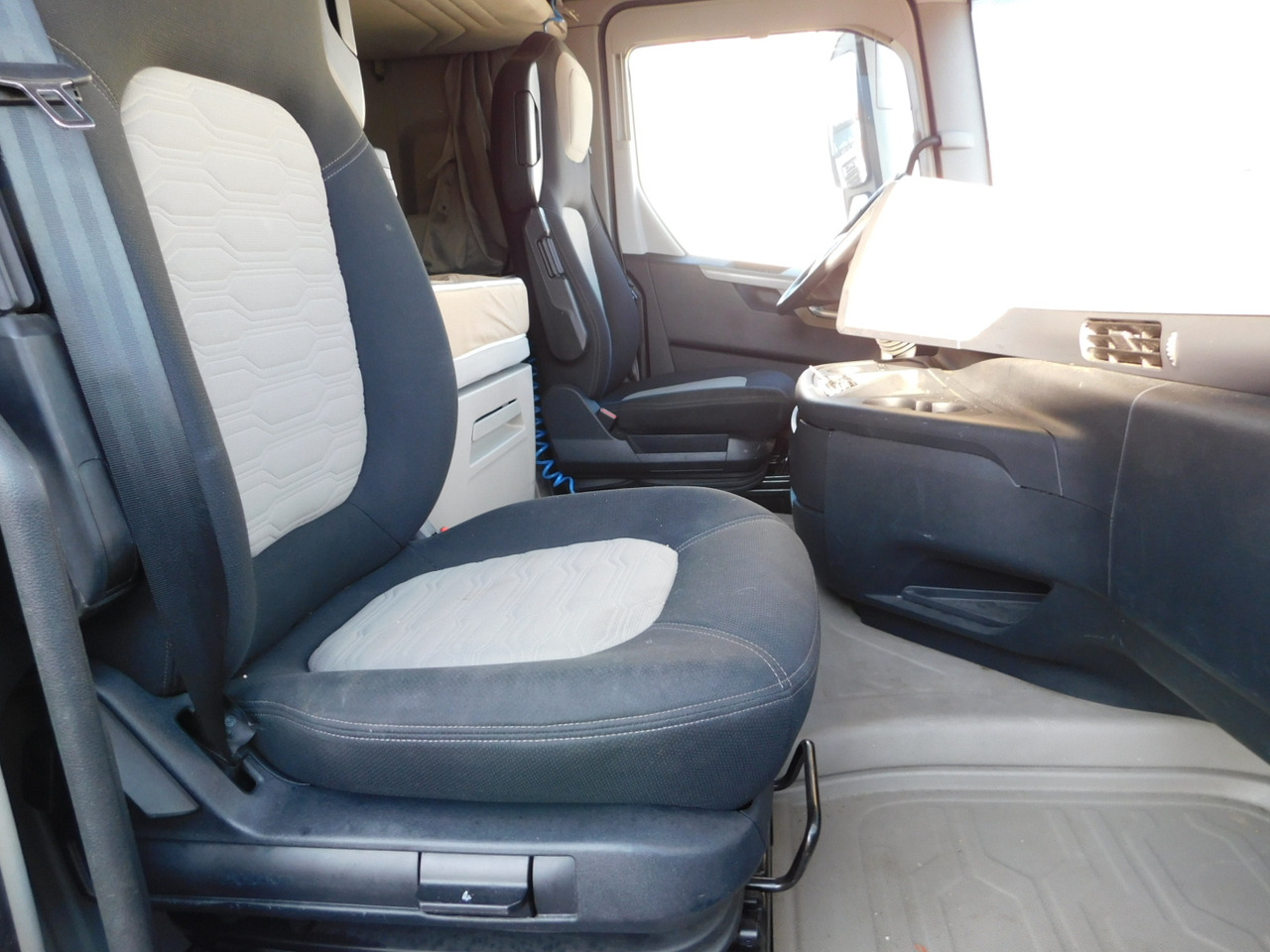 Ford F max ll 4x2 scab e6 12tx2620 - Cabeza tractora: foto 5 Ford F max ll 4x2 scab e6 12tx2620 - Cabeza tractora: foto 5