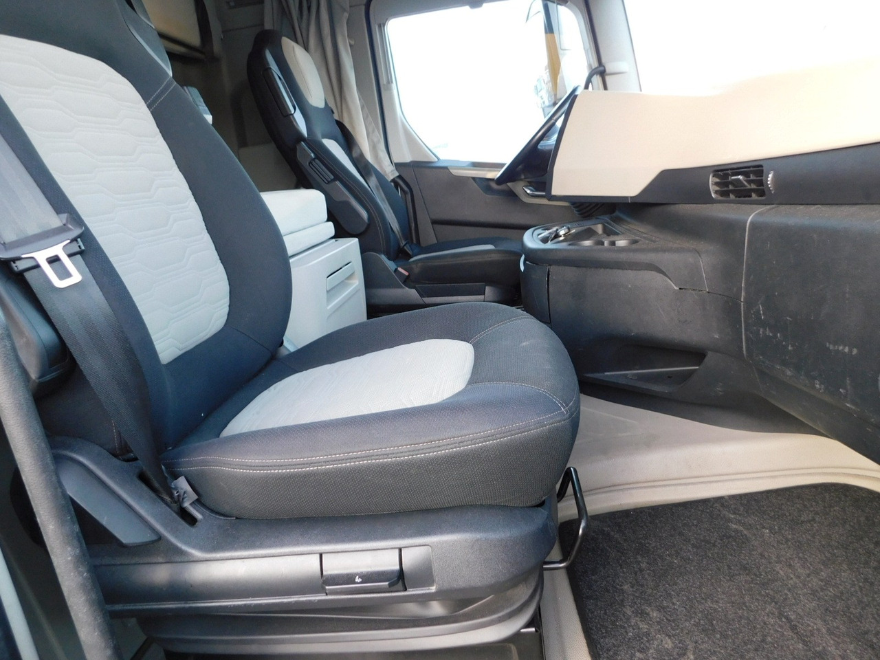 Ford F max ll 4x2 scab e6 12tx2620 - Cabeza tractora: foto 5 Ford F max ll 4x2 scab e6 12tx2620 - Cabeza tractora: foto 5