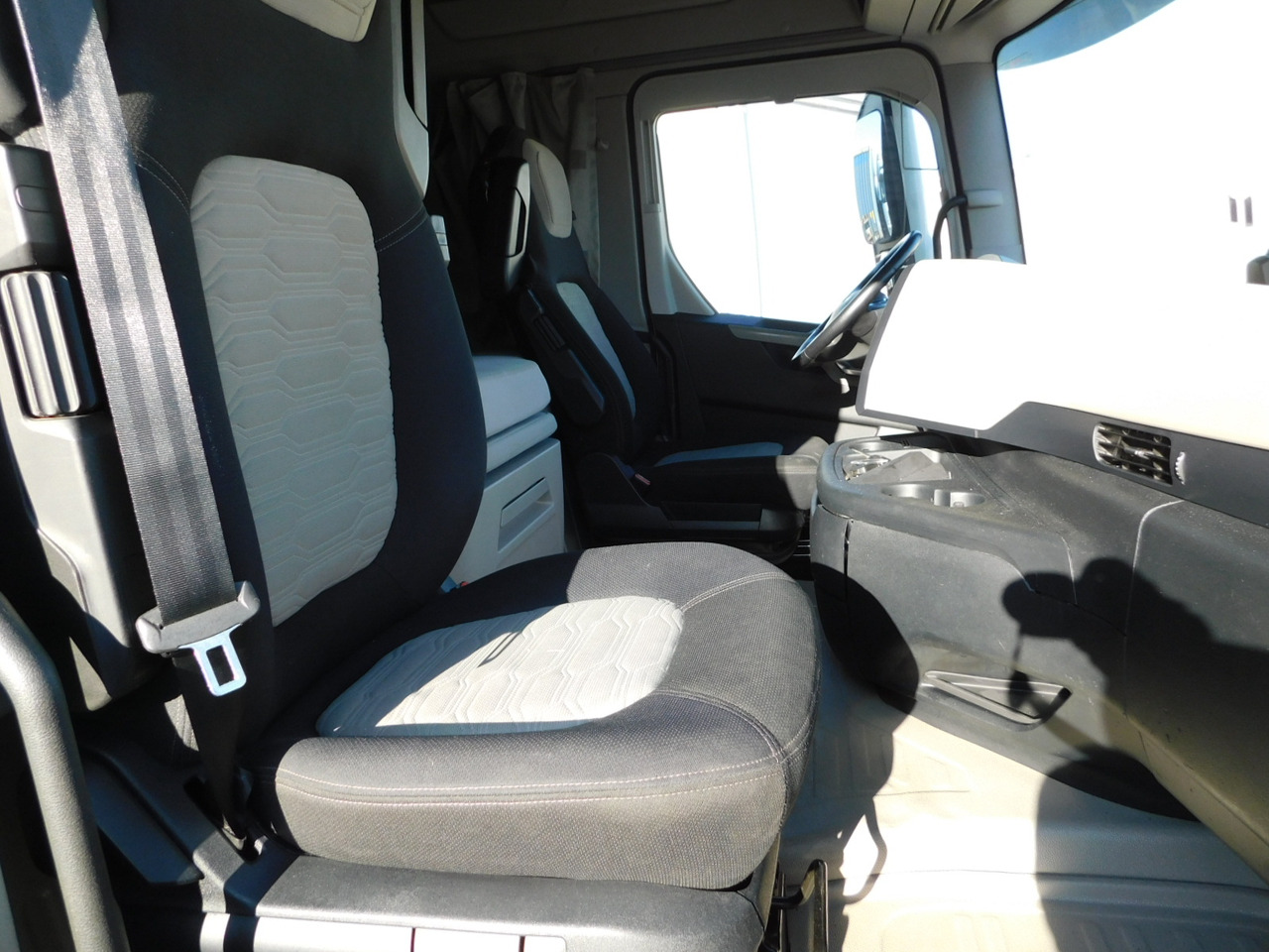 Ford F max ll 4x2 scab e6 12tx2620 - Cabeza tractora: foto 5 Ford F max ll 4x2 scab e6 12tx2620 - Cabeza tractora: foto 5