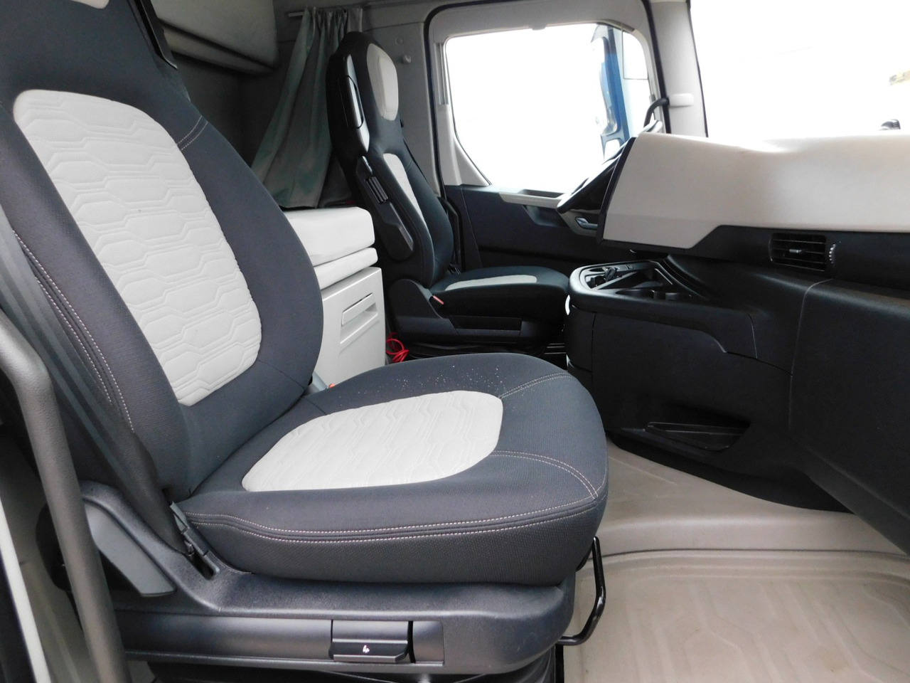 Ford F max ll 4x2 scab e6 12tx2620 - Cabeza tractora: foto 5 Ford F max ll 4x2 scab e6 12tx2620 - Cabeza tractora: foto 5