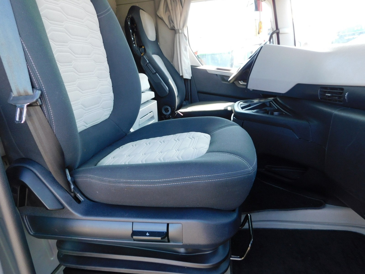 Ford F max ll 4x2 scab e6 12tx2620 - Cabeza tractora: foto 5 Ford F max ll 4x2 scab e6 12tx2620 - Cabeza tractora: foto 5