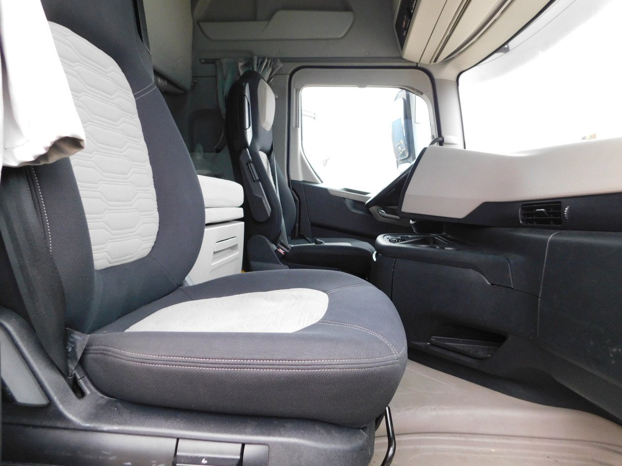 Ford F max ll 4x2 scab e6 12tx2620 - Cabeza tractora: foto 5 Ford F max ll 4x2 scab e6 12tx2620 - Cabeza tractora: foto 5