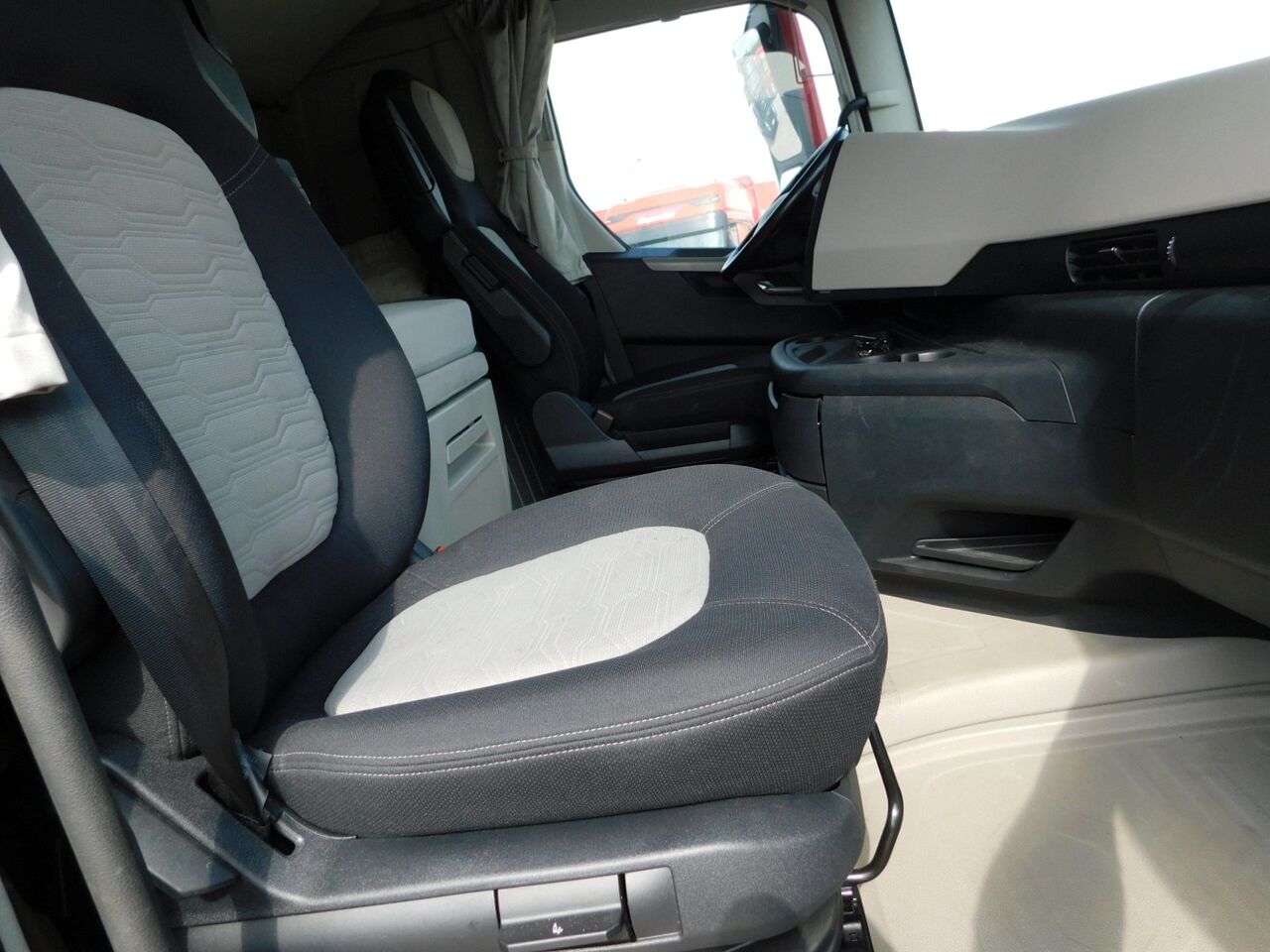 Ford F max ll 4x2 scab e6 12tx2620 - Cabeza tractora: foto 5 Ford F max ll 4x2 scab e6 12tx2620 - Cabeza tractora: foto 5