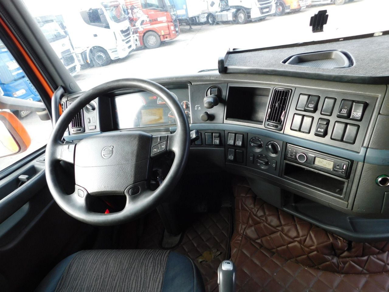 Foto del interior 1: Cabeza tractora Volvo Fh 440