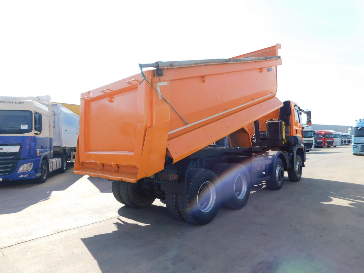 Ford 4142d 8x4 dcab e6 16s2230 - Volquete camión: foto 3 Ford 4142d 8x4 dcab e6 16s2230 - Volquete camión: foto 3