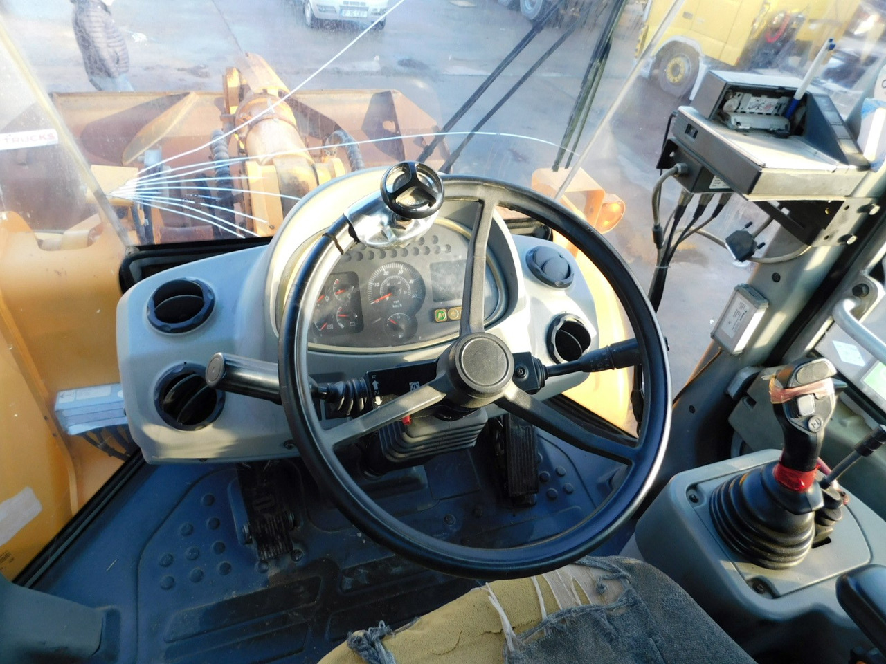 Cargadora de ruedas Hyundai Echipament incarcator frontal hl 760 7a: foto 7 Cargadora de ruedas Hyundai Echipament incarcator frontal hl 760 7a: foto 7