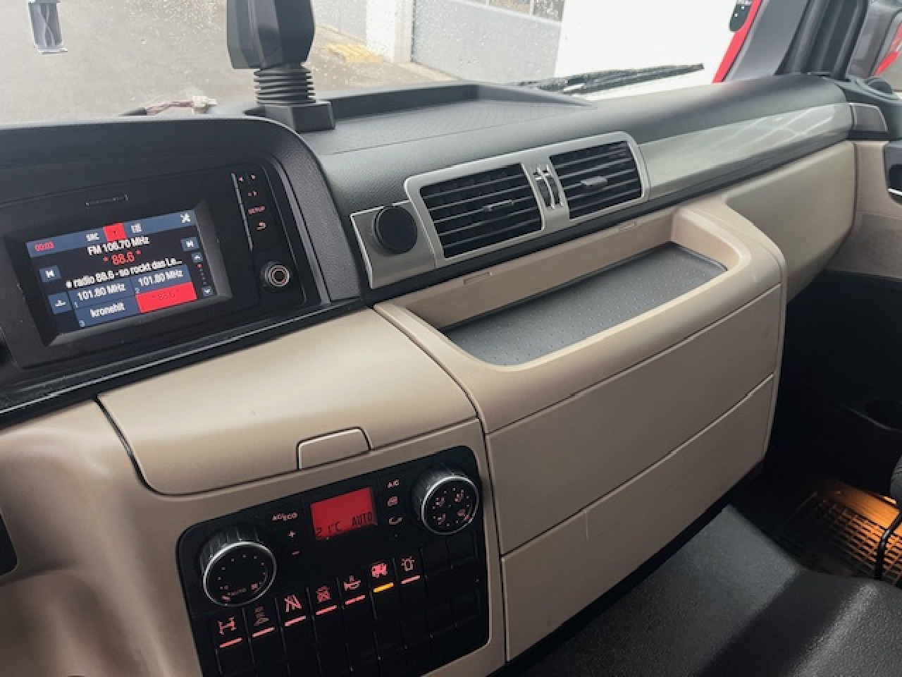 MAN TGM 18.320 4x2 BL Euro6 Klima Luftfeder - Camión lona: foto 3 MAN TGM 18.320 4x2 BL Euro6 Klima Luftfeder - Camión lona: foto 3