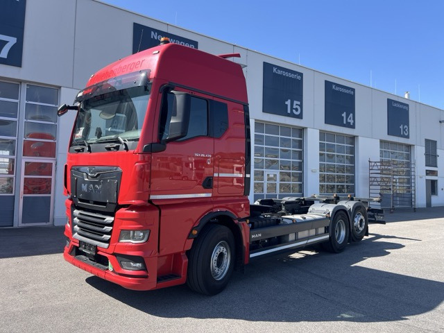 MAN TGX 26.470 6x2-4 LL - neu bereift Euro6 Intarder - Portacontenedore/ Intercambiable camión: foto 1 MAN TGX 26.470 6x2-4 LL - neu bereift Euro6 Intarder - Portacontenedore/ Intercambiable camión: foto 1