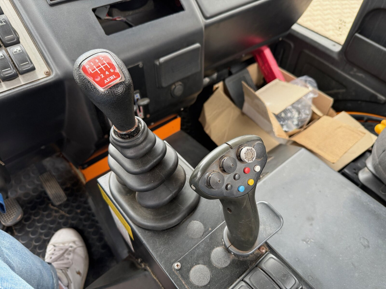 AEBI Schmidt MT750 4x4 AEBI Schmidt MT750 4x4, City-Abroller, Winterdienstausstattung, 2x AHK - Multibasculante camión: foto 5 AEBI Schmidt MT750 4x4 AEBI Schmidt MT750 4x4, City-Abroller, Winterdienstausstattung, 2x AHK - Multibasculante camión: foto 5