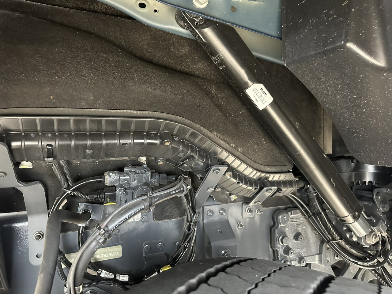 DAF XF 530 FT 6x2 XF 530 FT 6x2, Intarder, Navi, Spacecab, Vorlauflenk/lift, zGG 68t - Cabeza tractora: foto 5 DAF XF 530 FT 6x2 XF 530 FT 6x2, Intarder, Navi, Spacecab, Vorlauflenk/lift, zGG 68t - Cabeza tractora: foto 5