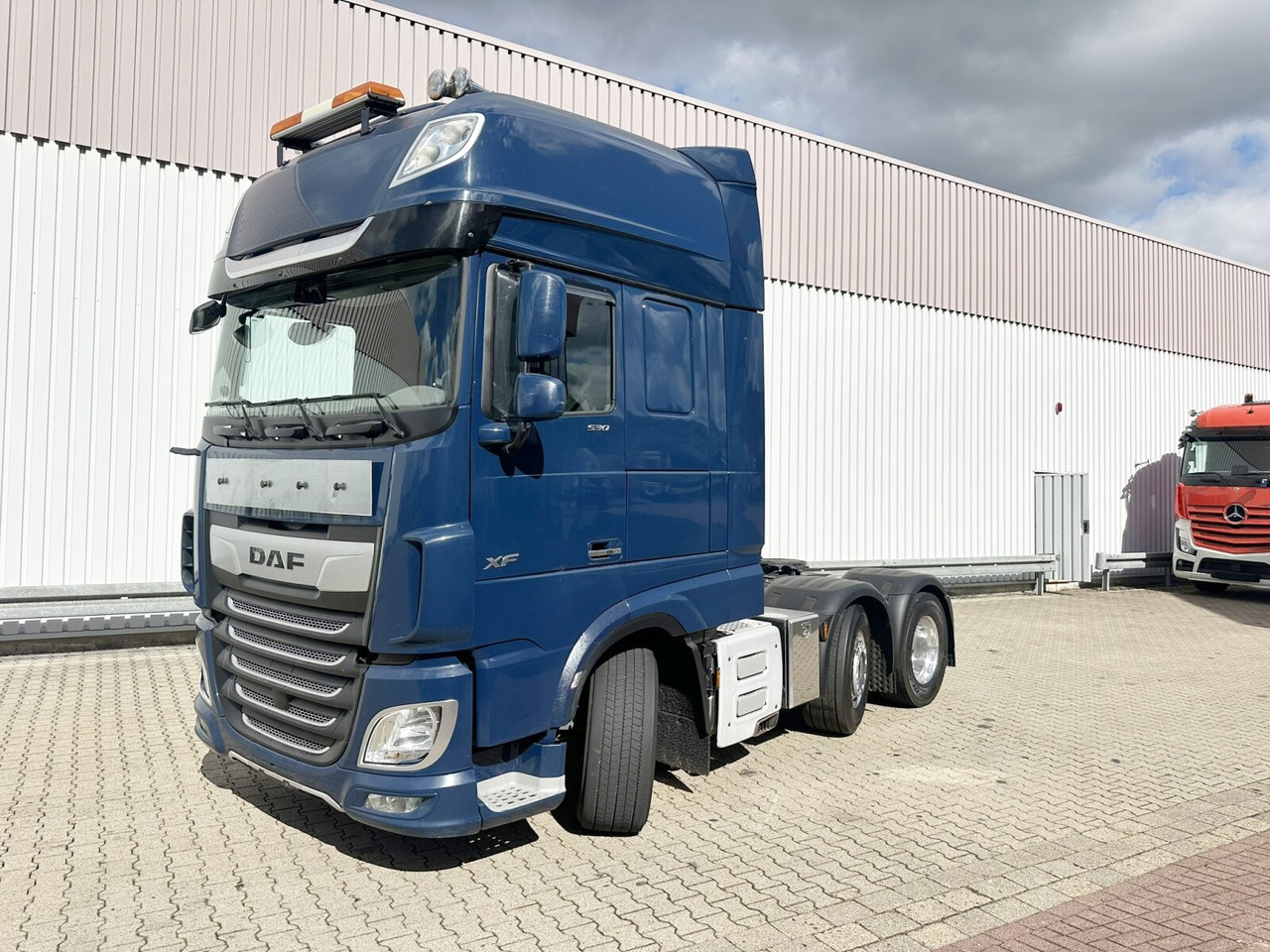 DAF XF 530 FT 6x2 XF 530 FT 6x2, Intarder, Navi, Spacecab, Vorlauflenk/lift, zGG 68t - Cabeza tractora: foto 1 DAF XF 530 FT 6x2 XF 530 FT 6x2, Intarder, Navi, Spacecab, Vorlauflenk/lift, zGG 68t - Cabeza tractora: foto 1