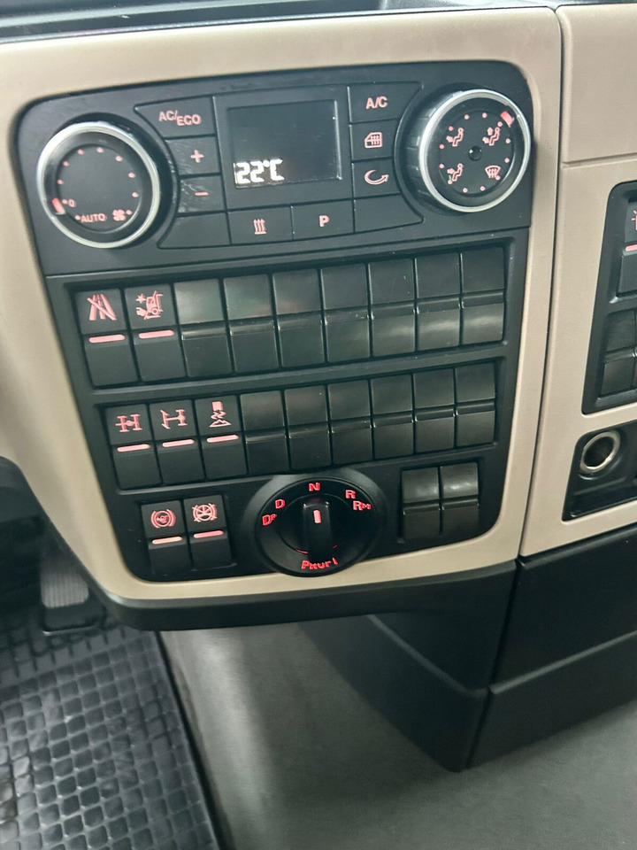 MAN TGX 33.640 6x4 BB TGX 33.640 6x4 BB, Retarder, zZGG 180.000kg - Cabeza tractora: foto 5 MAN TGX 33.640 6x4 BB TGX 33.640 6x4 BB, Retarder, zZGG 180.000kg - Cabeza tractora: foto 5