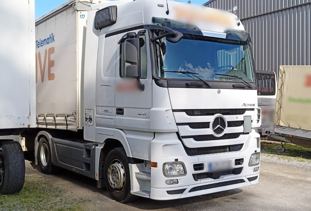 Mercedes-Benz Actros 1841 LS 4x2 Actros 1841/44 LS 4x2, Retarder, MegaSpace, Bi-Xenon, Ex-Fahrschule - Cabeza tractora: foto 1 Mercedes-Benz Actros 1841 LS 4x2 Actros 1841/44 LS 4x2, Retarder, MegaSpace, Bi-Xenon, Ex-Fahrschule - Cabeza tractora: foto 1