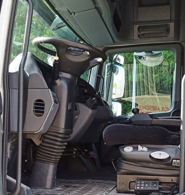 Mercedes-Benz Actros 1841 LS 4x2 Actros 1841/44 LS 4x2, Retarder, MegaSpace, Bi-Xenon, Ex-Fahrschule - Cabeza tractora: foto 3 Mercedes-Benz Actros 1841 LS 4x2 Actros 1841/44 LS 4x2, Retarder, MegaSpace, Bi-Xenon, Ex-Fahrschule - Cabeza tractora: foto 3