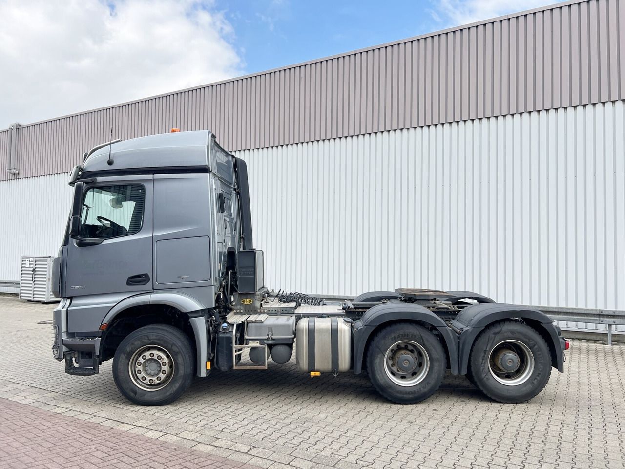 Leasing financiero de Mercedes-Benz Arocs 2651 LS 6x4 Arocs 2651 LS 6x4, Retarder, StreamSpace, Hydraulik leasing Mercedes-Benz Arocs 2651 LS 6x4 Arocs 2651 LS 6x4, Retarder, StreamSpace, Hydraulik: foto 12 Leasing financiero de Mercedes-Benz Arocs 2651 LS 6x4 Arocs 2651 LS 6x4, Retarder, StreamSpace, Hydraulik leasing Mercedes-Benz Arocs 2651 LS 6x4 Arocs 2651 LS 6x4, Retarder, StreamSpace, Hydraulik: foto 12