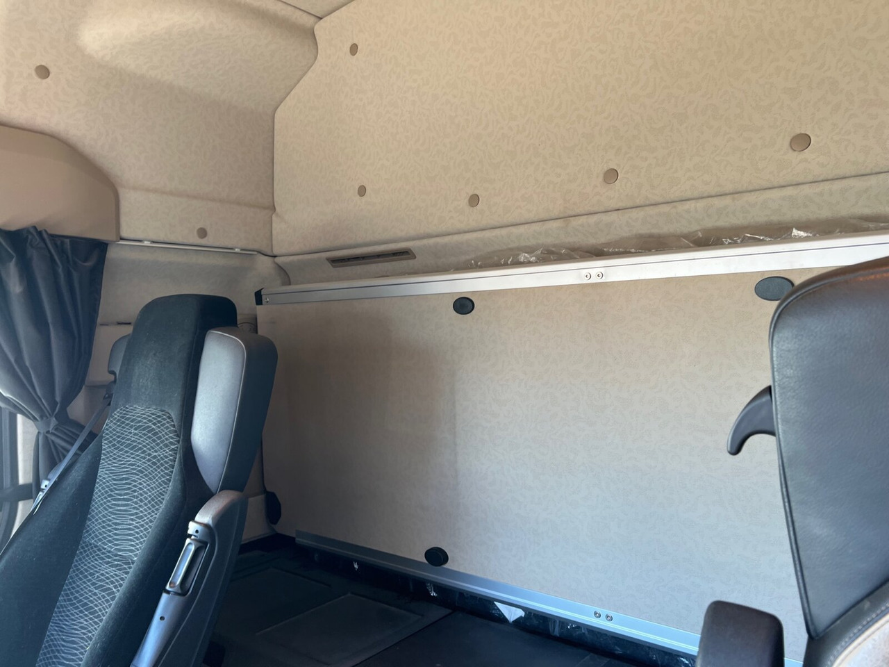 Mercedes-Benz Arocs 3358 LS 6x4 Arocs 3358 LS 6x4, Retarder, StreamSpace, Bi-Xenon, Hydraulik - Cabeza tractora: foto 5 Mercedes-Benz Arocs 3358 LS 6x4 Arocs 3358 LS 6x4, Retarder, StreamSpace, Bi-Xenon, Hydraulik - Cabeza tractora: foto 5