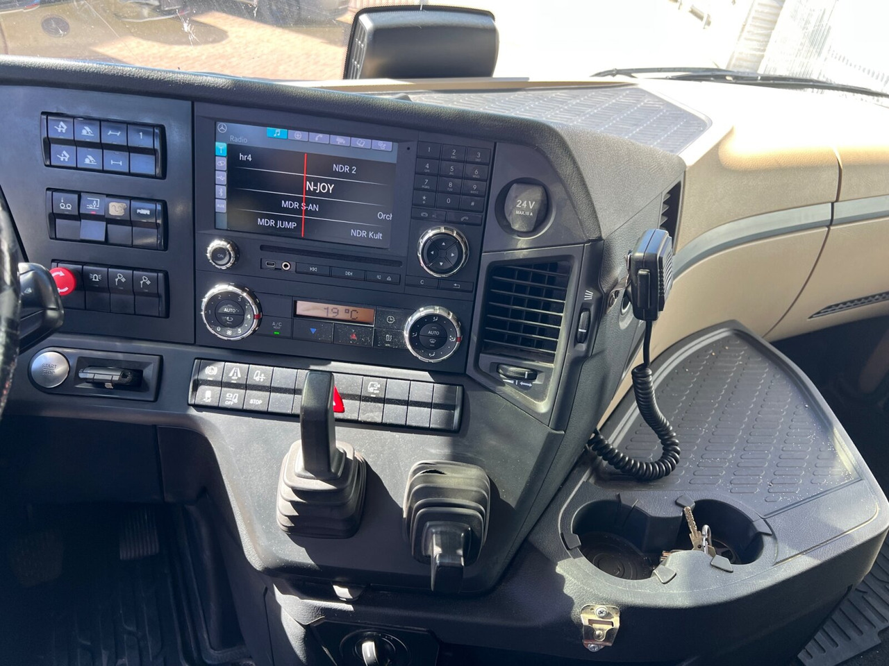 Mercedes-Benz Arocs 3358 LS 6x4 Arocs 3358 LS 6x4, Retarder, StreamSpace, Bi-Xenon, Hydraulik - Cabeza tractora: foto 4 Mercedes-Benz Arocs 3358 LS 6x4 Arocs 3358 LS 6x4, Retarder, StreamSpace, Bi-Xenon, Hydraulik - Cabeza tractora: foto 4