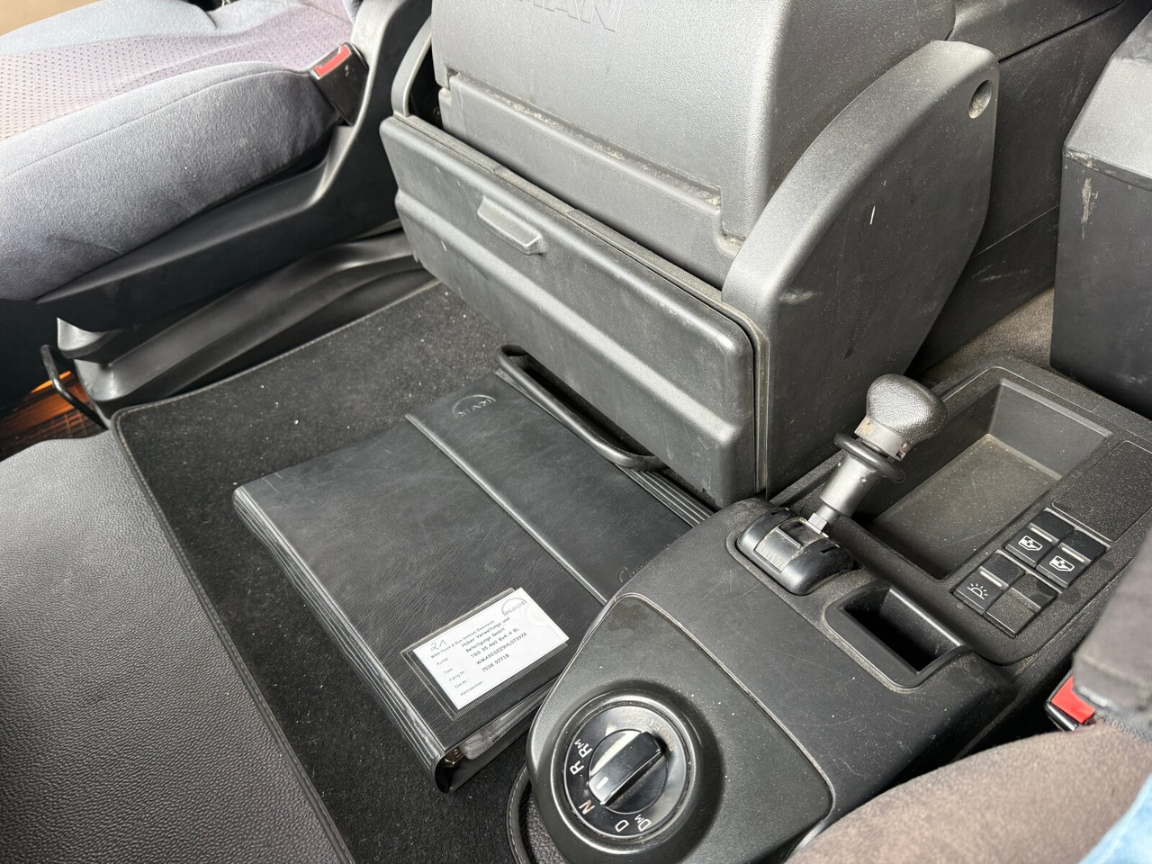 MAN TGS 35.460 8x4-4 BL TGS 35.460 8x4-4 BL, Intarder, Lenk/Lift, Kippsilo ca. 32m³, Kompressor - Camión: foto 4 MAN TGS 35.460 8x4-4 BL TGS 35.460 8x4-4 BL, Intarder, Lenk/Lift, Kippsilo ca. 32m³, Kompressor - Camión: foto 4