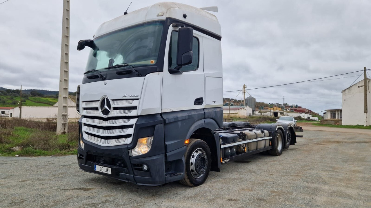 Mercedes-Benz Actros 2545 6x2 - Camión: foto 1 Mercedes-Benz Actros 2545 6x2 - Camión: foto 1