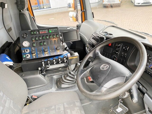 Mercedes-Benz Atego 1324 4x2 Atego 1324 4x2, Kehrmaschine Explorer 8 - Camión: foto 2 Mercedes-Benz Atego 1324 4x2 Atego 1324 4x2, Kehrmaschine Explorer 8 - Camión: foto 2