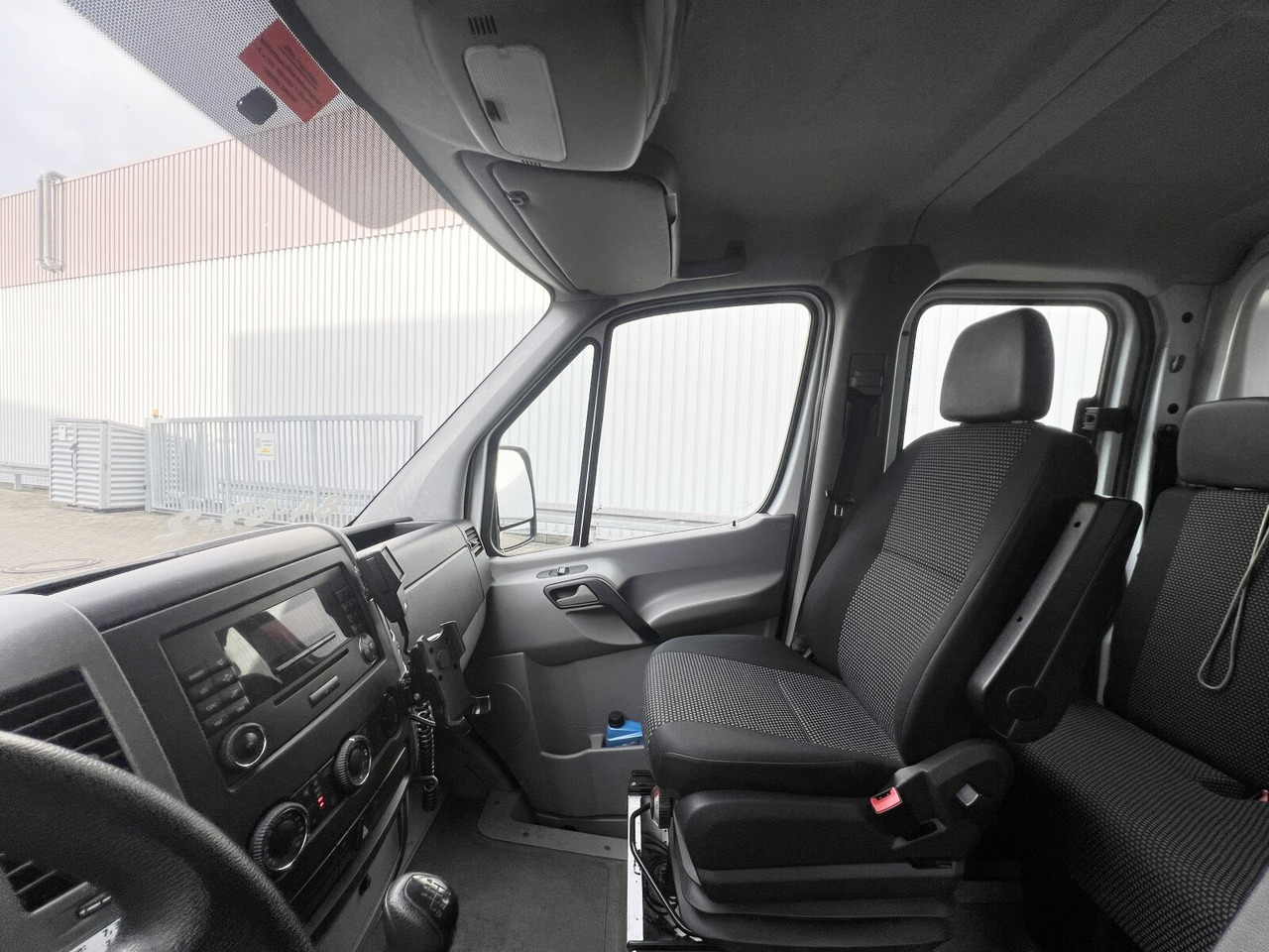 Foto del interior 1: Camión Mercedes-Benz Sprinter 515 4x2 Doka Sprinter 515 4x2 Doka, Kühlkoffer