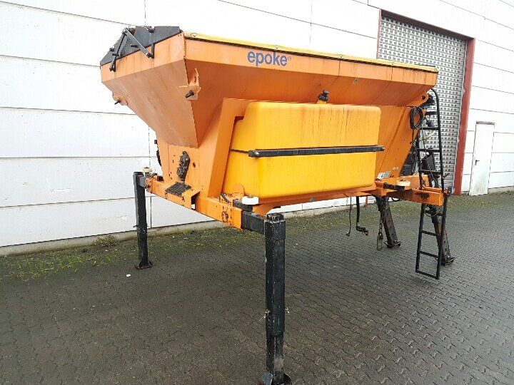 Leasing financiero de SH 3500 Epoke Salzstreuer SH 3500 mit Hydraulikantrieb leasing SH 3500 Epoke Salzstreuer SH 3500 mit Hydraulikantrieb: foto 8 Leasing financiero de SH 3500 Epoke Salzstreuer SH 3500 mit Hydraulikantrieb leasing SH 3500 Epoke Salzstreuer SH 3500 mit Hydraulikantrieb: foto 8