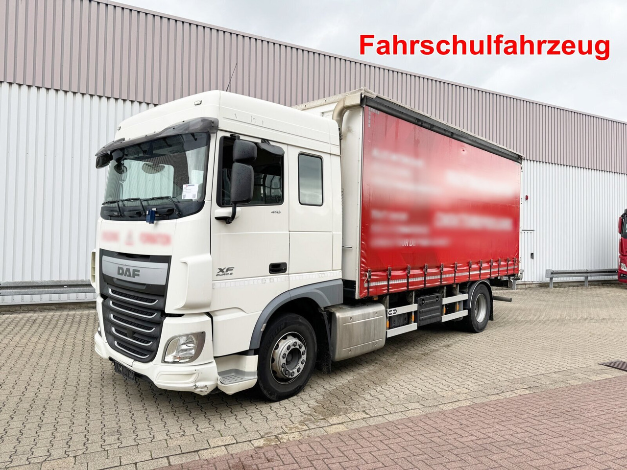 DAF XF 410 FA 4x2 XF 410 FA 4x2, Fahrschule, 2x AHK, 6 Sitze - Camión caja abierta: foto 1 DAF XF 410 FA 4x2 XF 410 FA 4x2, Fahrschule, 2x AHK, 6 Sitze - Camión caja abierta: foto 1