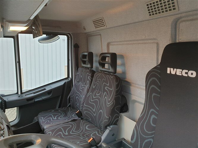 Camión caja cerrada EuroCargo ML140E28 4x2 EuroCargo ML140E28 4x2, 41 cbm: foto 5 Camión caja cerrada EuroCargo ML140E28 4x2 EuroCargo ML140E28 4x2, 41 cbm: foto 5