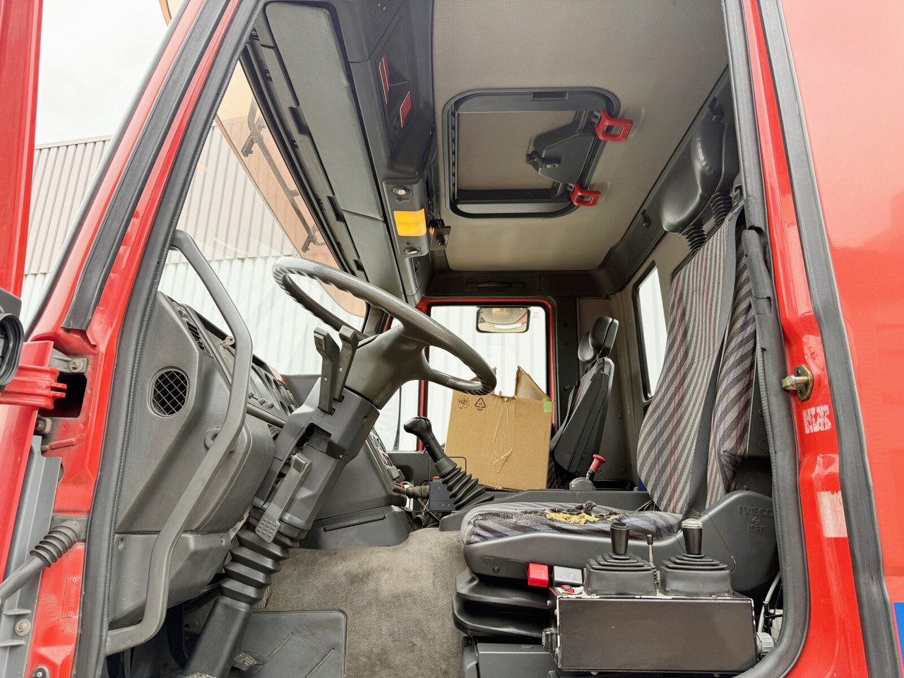 EuroTech 240E38 6x2-4 EuroTech 240E38 6x2-4, Lift-/Lenkachse, Seilwinde, Kran Hiab 100 - Multibasculante camión, Camión grúa: foto 3 EuroTech 240E38 6x2-4 EuroTech 240E38 6x2-4, Lift-/Lenkachse, Seilwinde, Kran Hiab 100 - Multibasculante camión, Camión grúa: foto 3