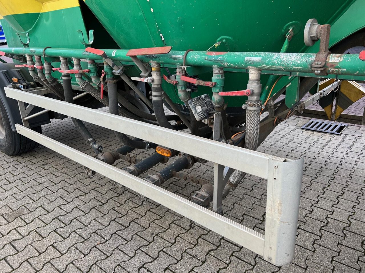 Leasing financiero de Feldbinder EUT 31.2 Silo-Anhänger EUT 31.2 Silo-Anhänger, ca. 31m³, 4x Domdeckel leasing Feldbinder EUT 31.2 Silo-Anhänger EUT 31.2 Silo-Anhänger, ca. 31m³, 4x Domdeckel: foto 15