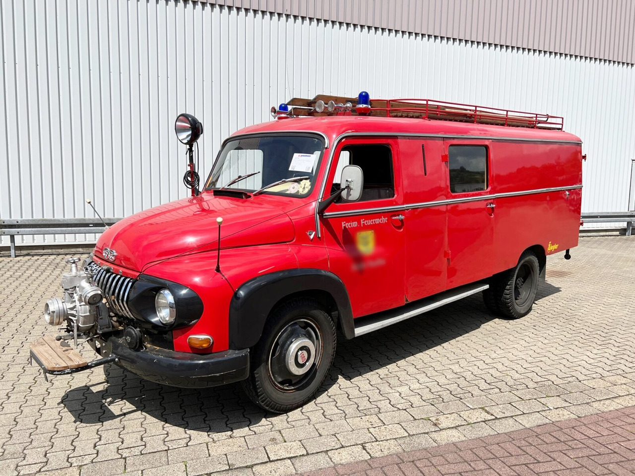 Ford FK 2500 4x2 LF8 Feuerwehr FK 2500 4x2 LF8 Feuerwehr - Camión de bomberos: foto 1 Ford FK 2500 4x2 LF8 Feuerwehr FK 2500 4x2 LF8 Feuerwehr - Camión de bomberos: foto 1