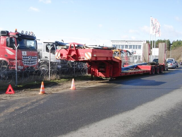 Góndola rebajadas semirremolque para transporte de equipos pesados Goldhofer STZ -TL3-32/80 Goldhofer STZ-TL3-32/80 Nutzlast: 35 to., 5,85 m Tiefbett: foto 14