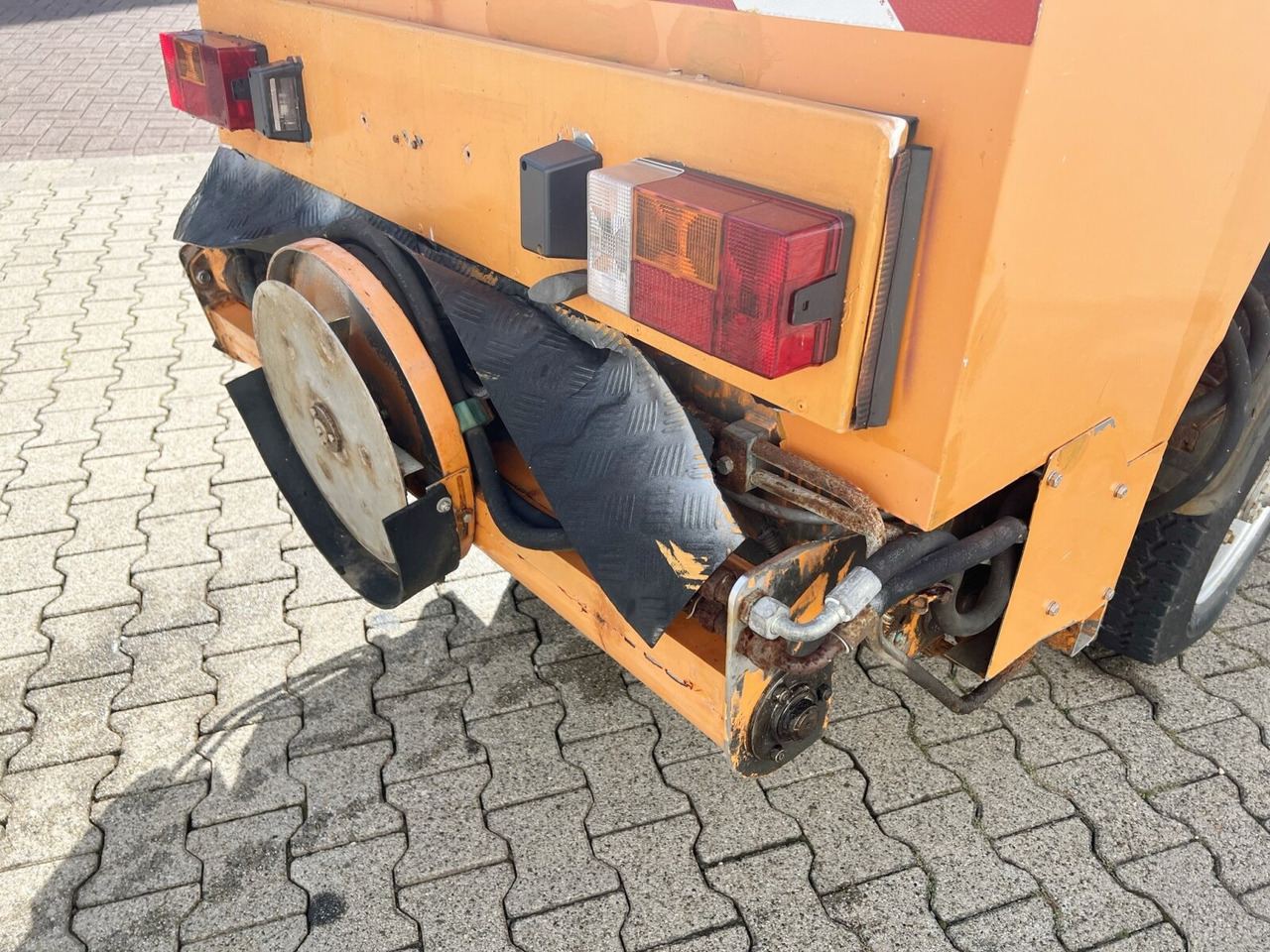 HY 1251 / 4x4 Bokimobil, Winterdienst, Kehr/Saugmaschine KIEFER HY 1251 / 4x4 Bokimobil, Winterdienst - Tractor municipal: foto 3 HY 1251 / 4x4 Bokimobil, Winterdienst, Kehr/Saugmaschine KIEFER HY 1251 / 4x4 Bokimobil, Winterdienst - Tractor municipal: foto 3